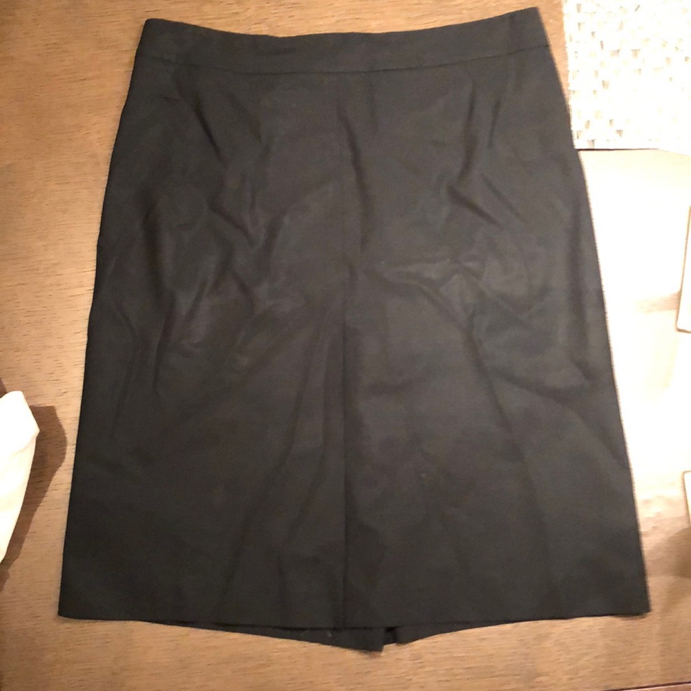 Classic theory pencil skirt.